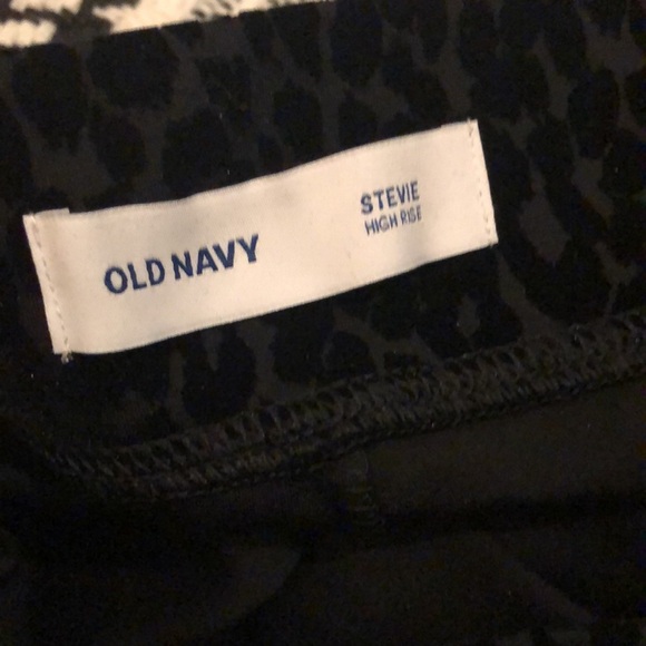 Old Navy Stevie High Rise Black Flocked Leopard leggings - Picture 7 of 17